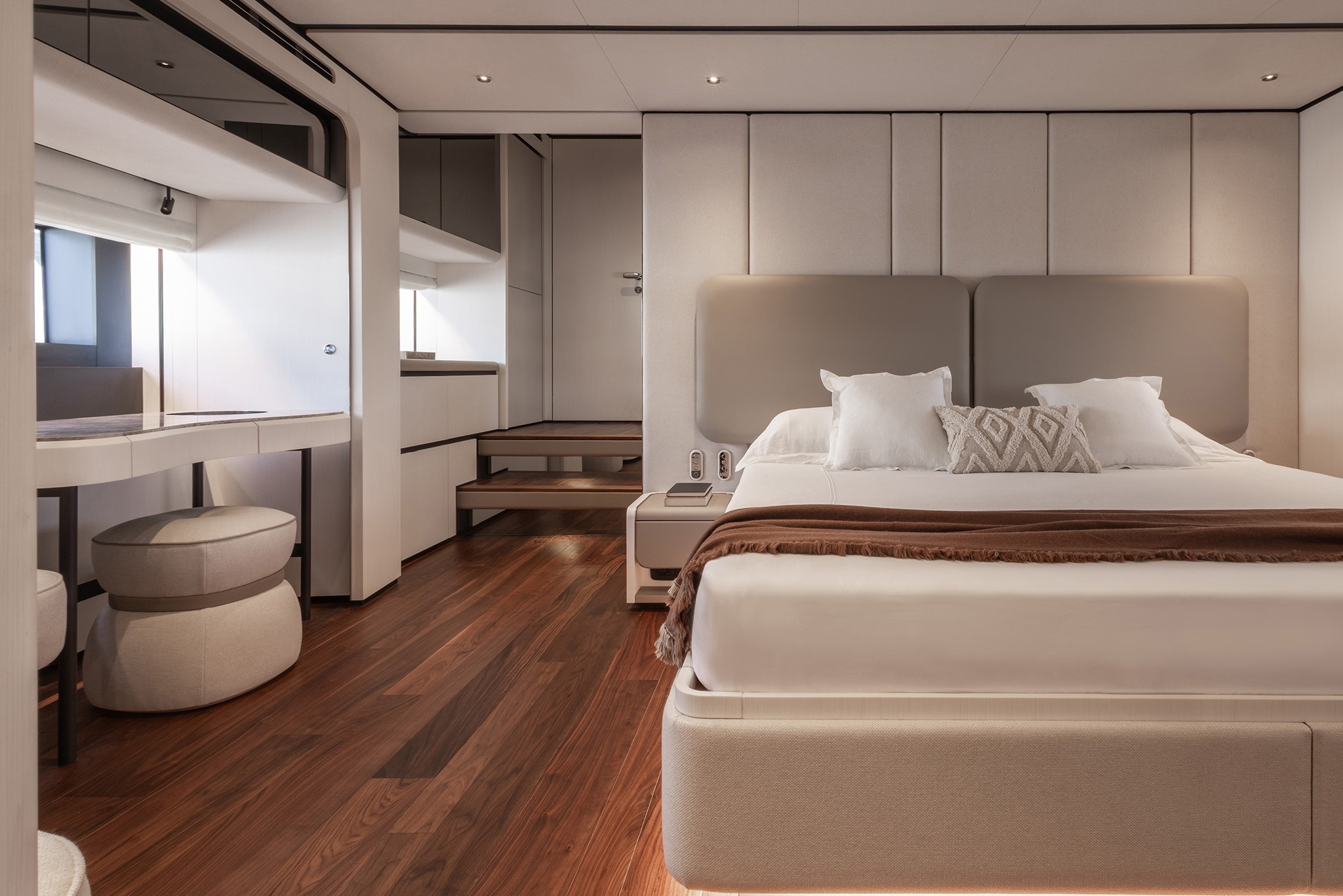 Ferretti Yachts 940