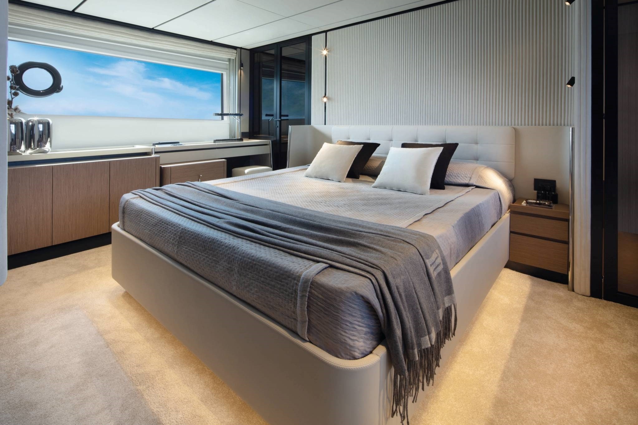 Ferretti Yachts 720