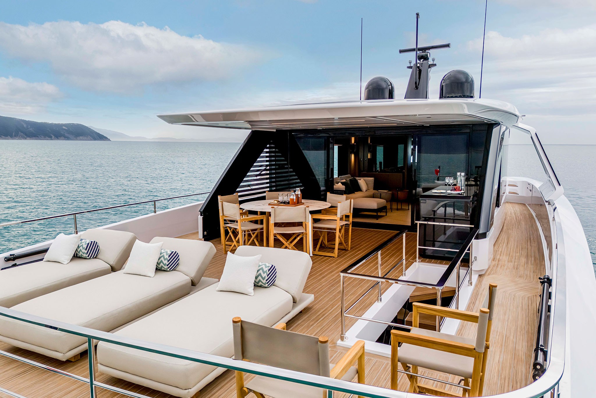 Ferretti Yachts INFYNITO 90