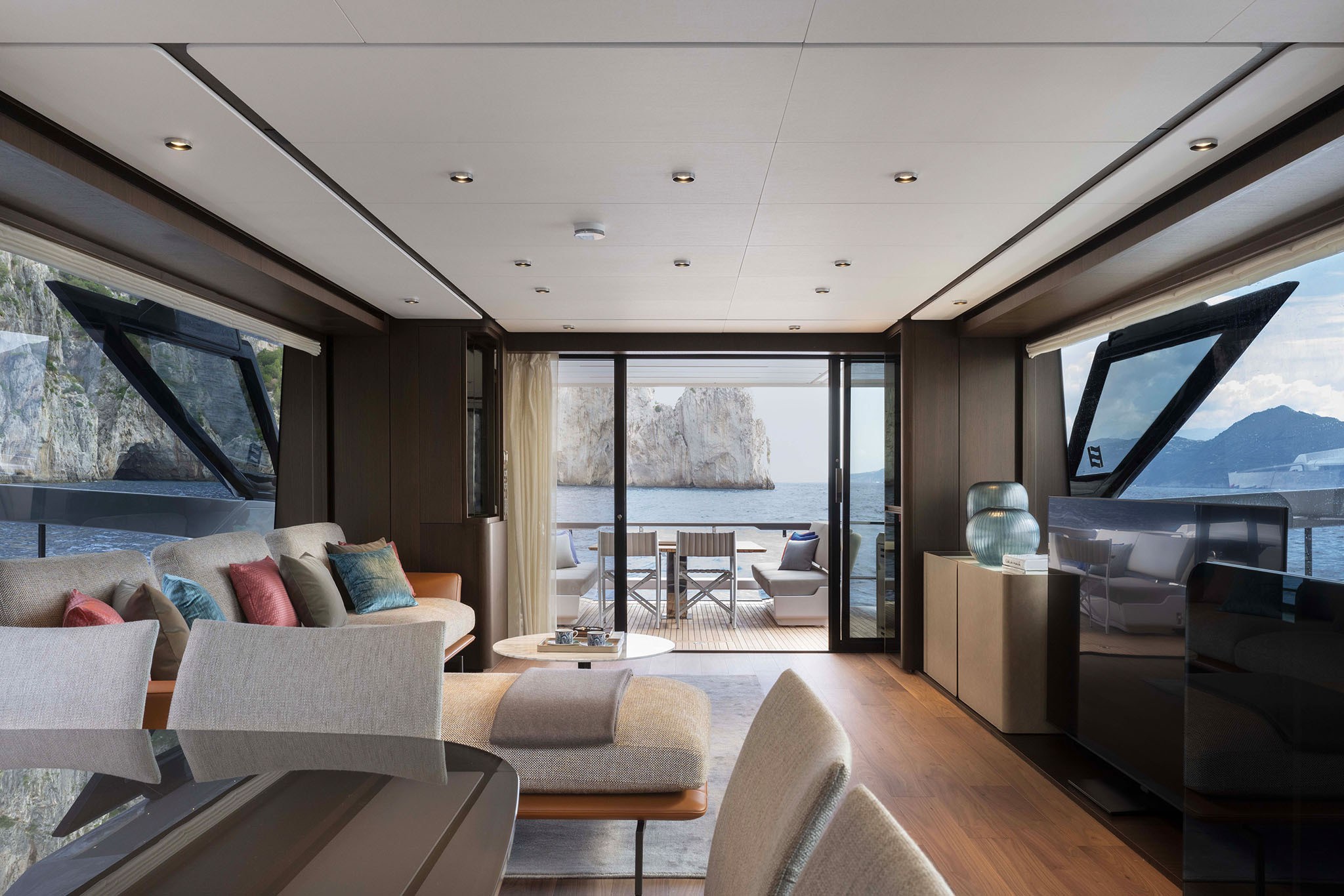 Ferretti Yachts 860