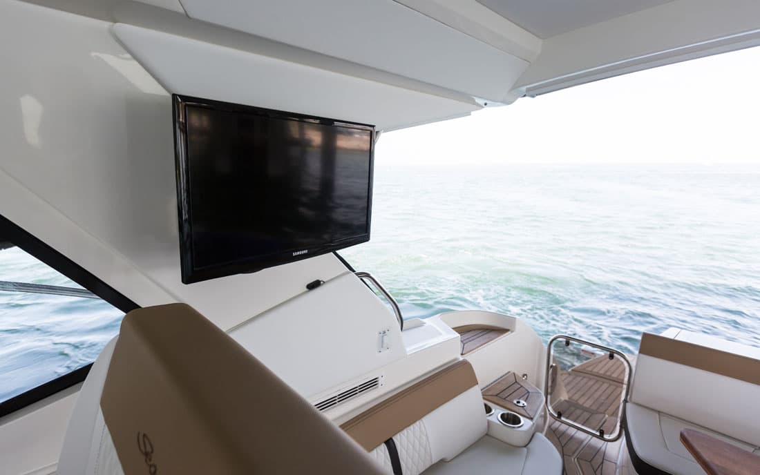 Катер Sea Ray Sundancer 350 Coupe фото 2.4