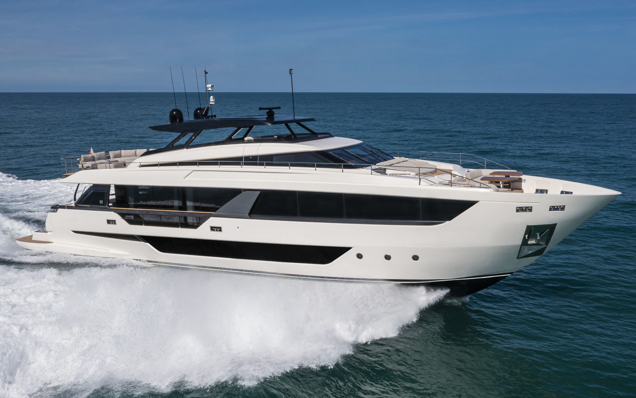 Ferretti Yachts 1000