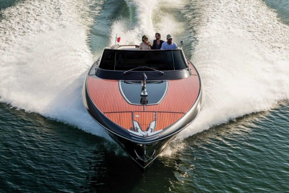 Новая Riva RivaMare 38’ собрана и готова к поставке из Сарнико!