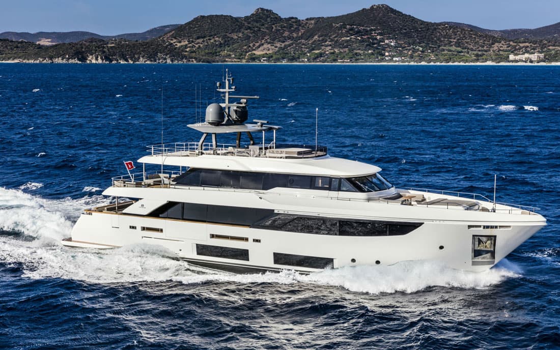 Custom Line Navetta 33