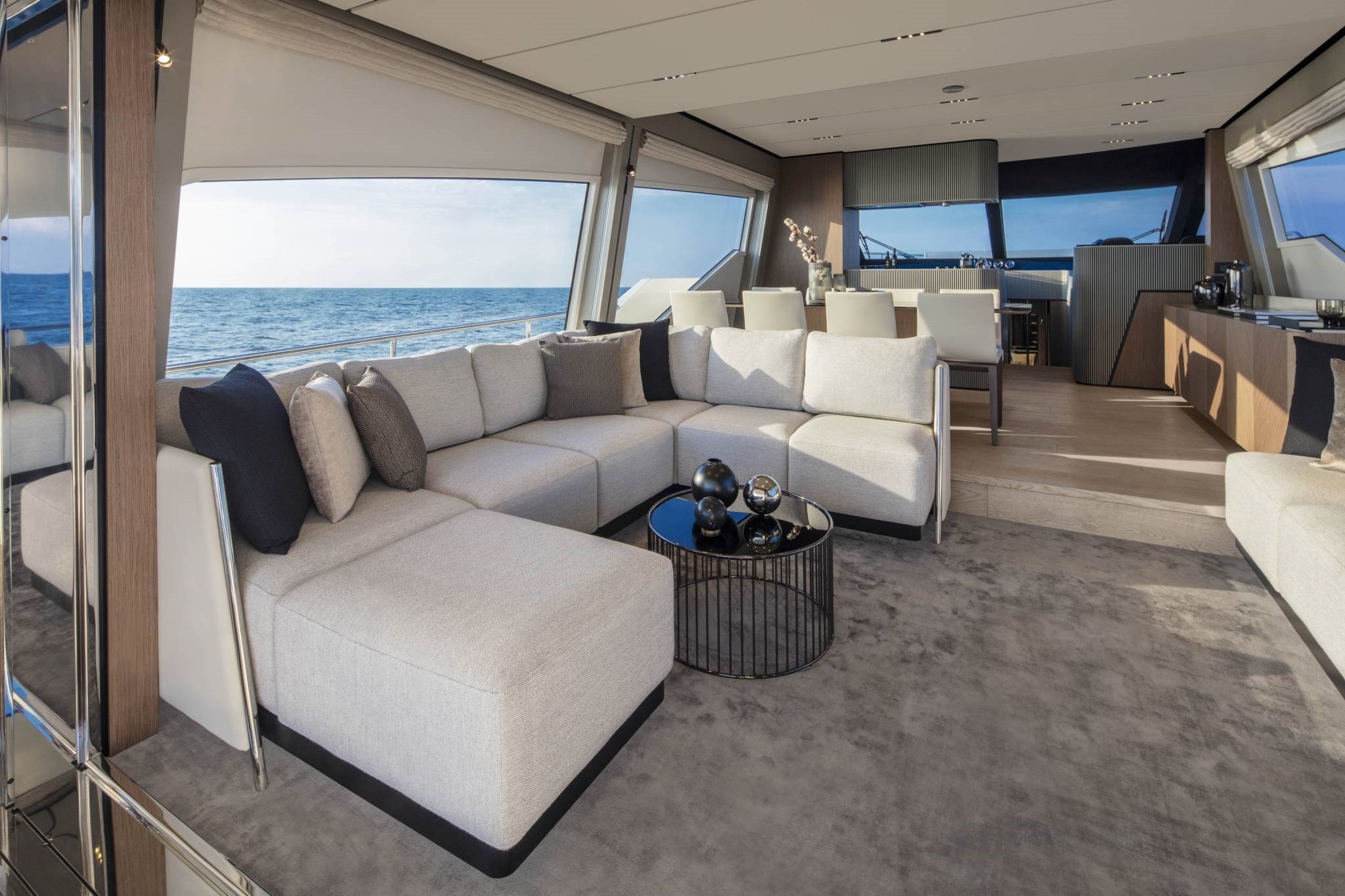Ferretti Yachts 720