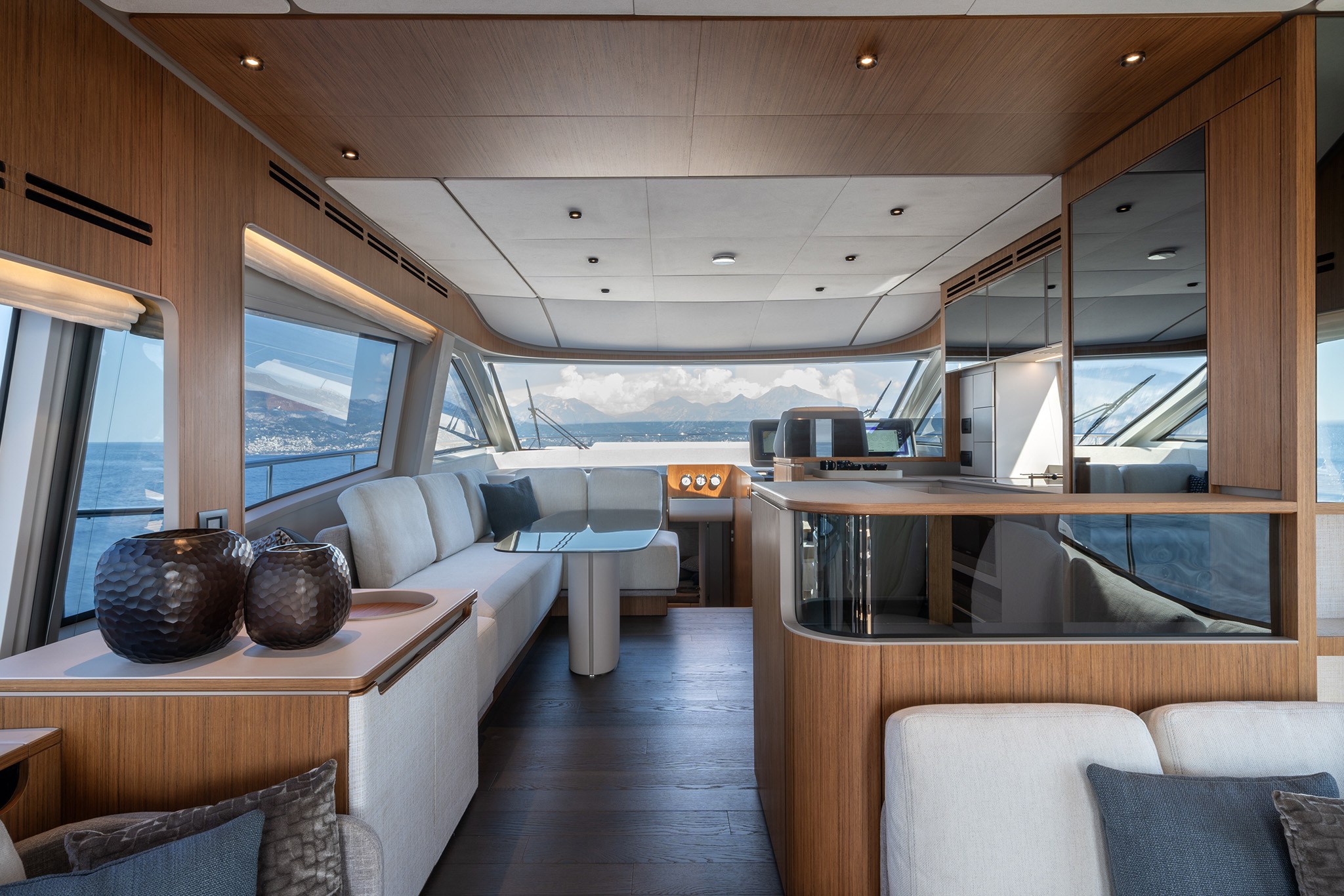 Ferretti Yachts 670