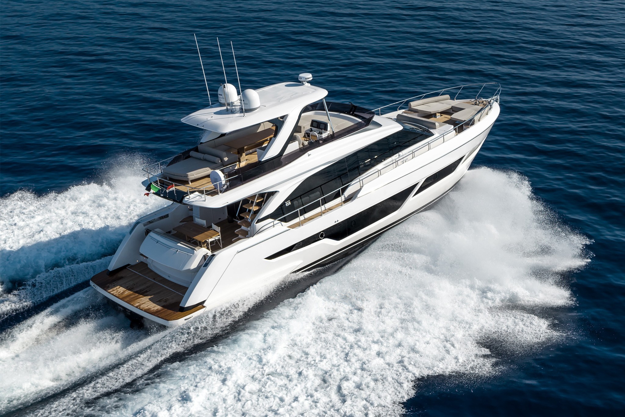 Ferretti Yachts 670