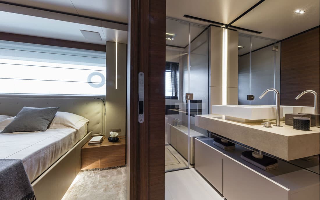Custom Line Navetta 33