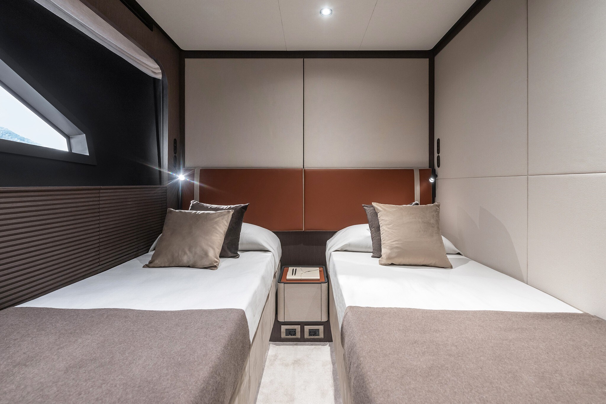 Ferretti Yachts 800