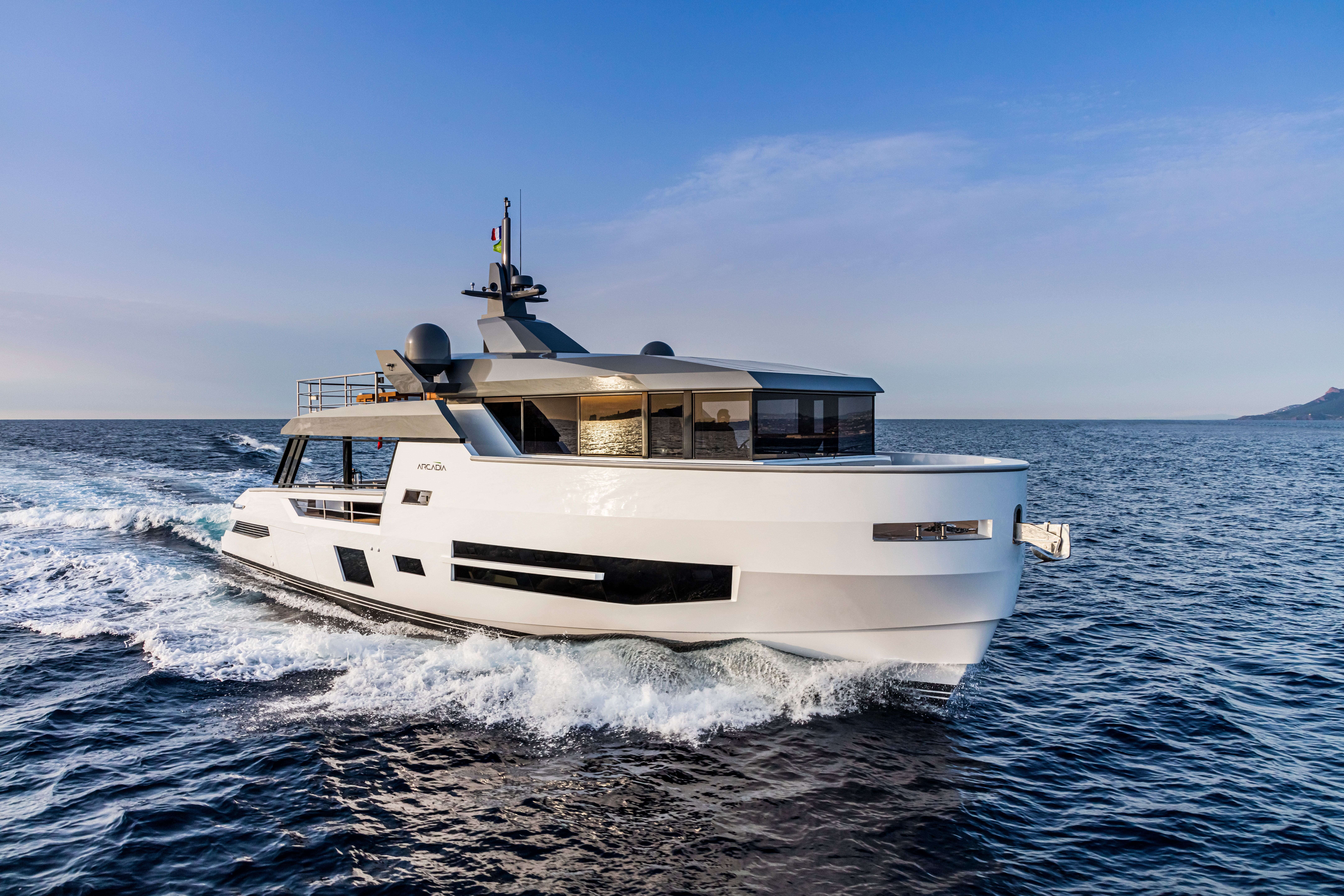 Яхта Arcadia Yachts Sherpa 80