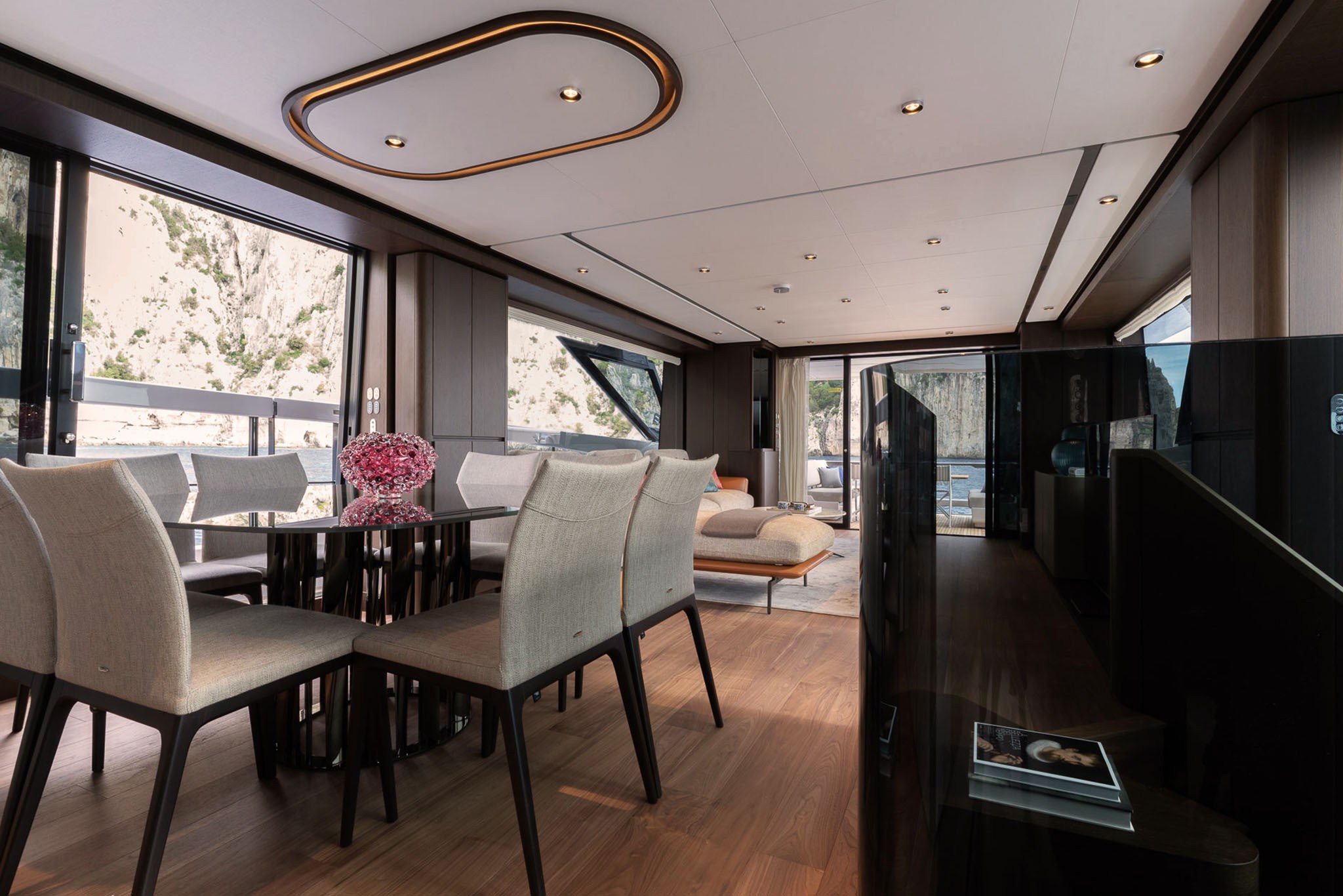 Ferretti Yachts 860