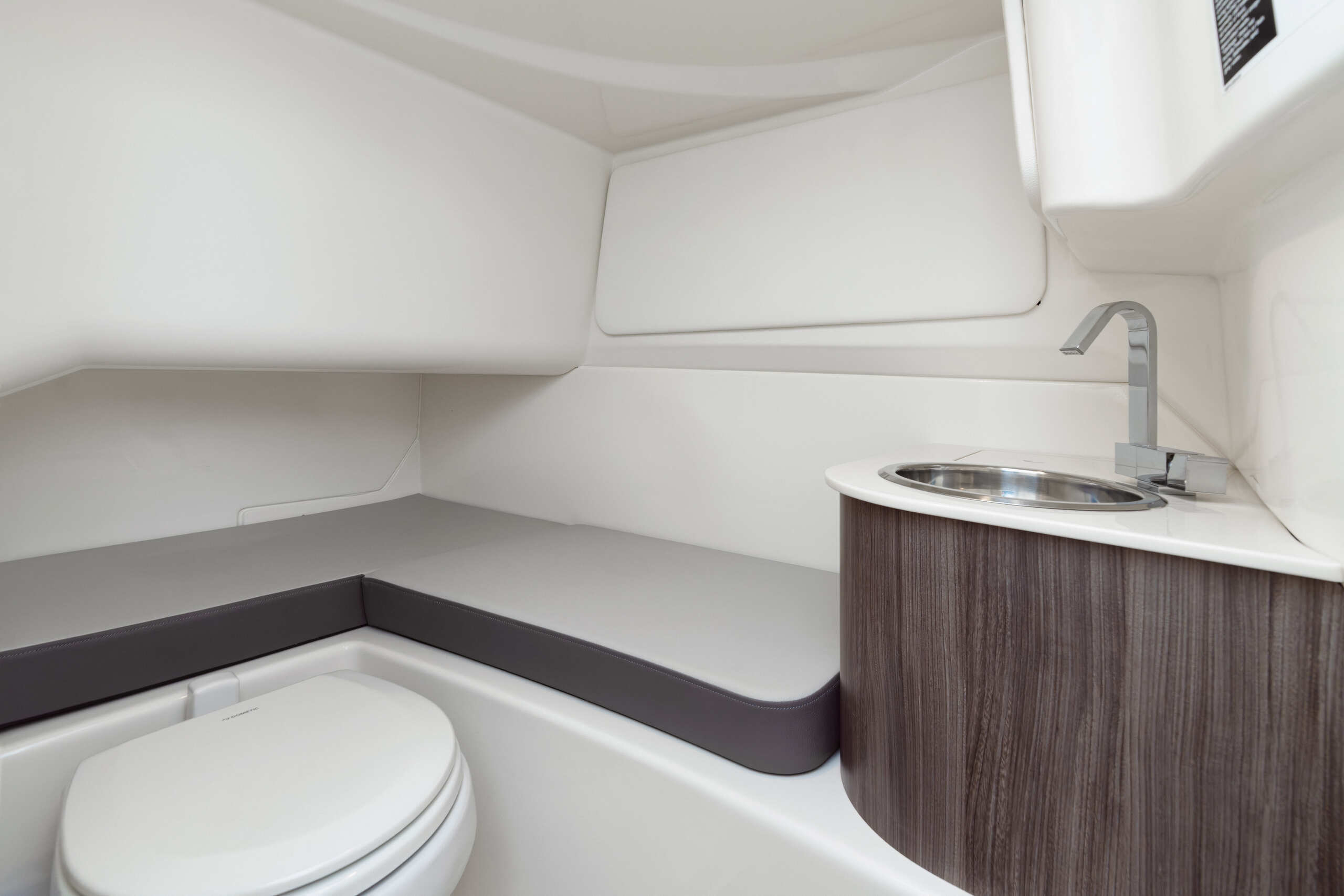 Sea Ray SDX 270
