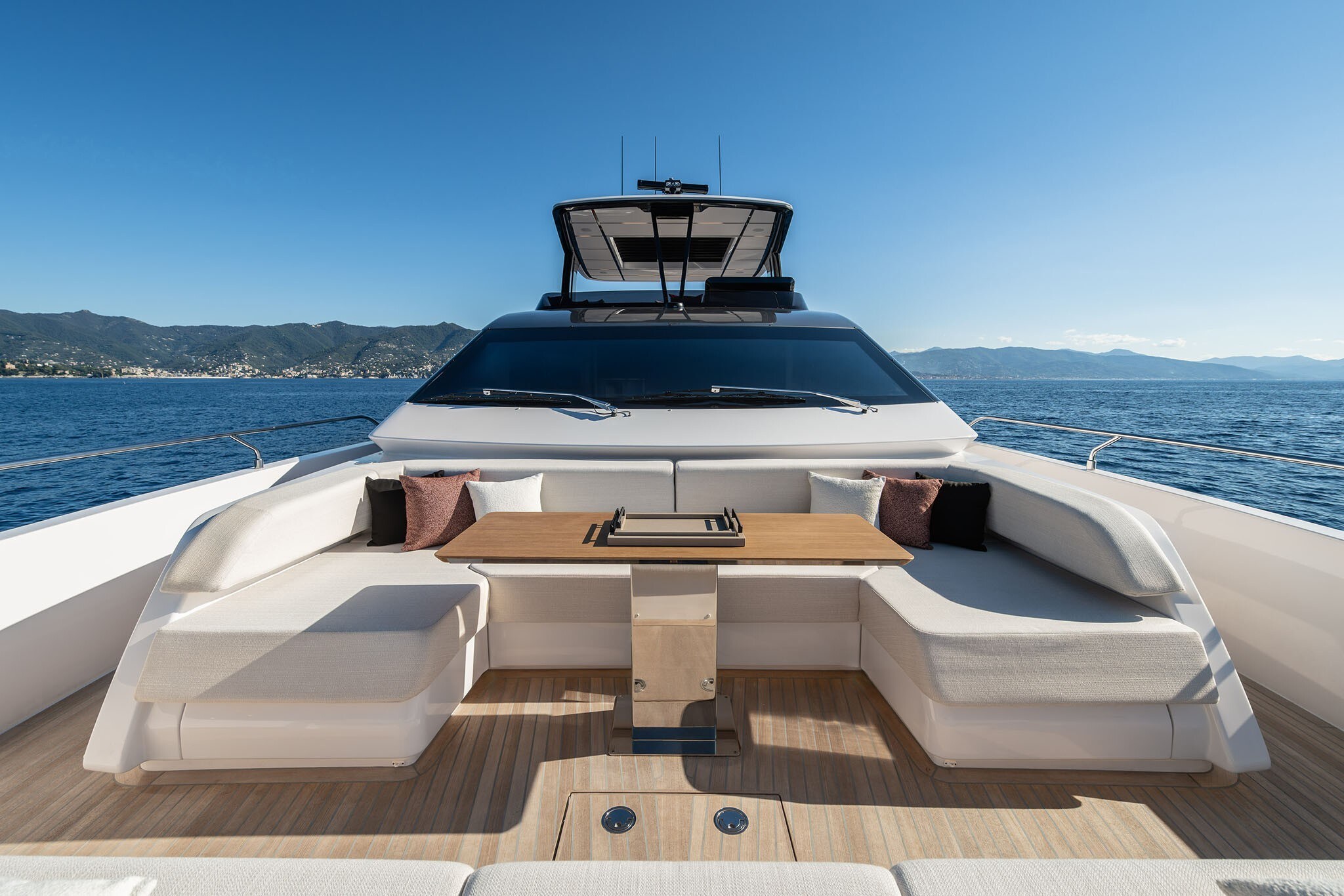 Ferretti Yachts 800