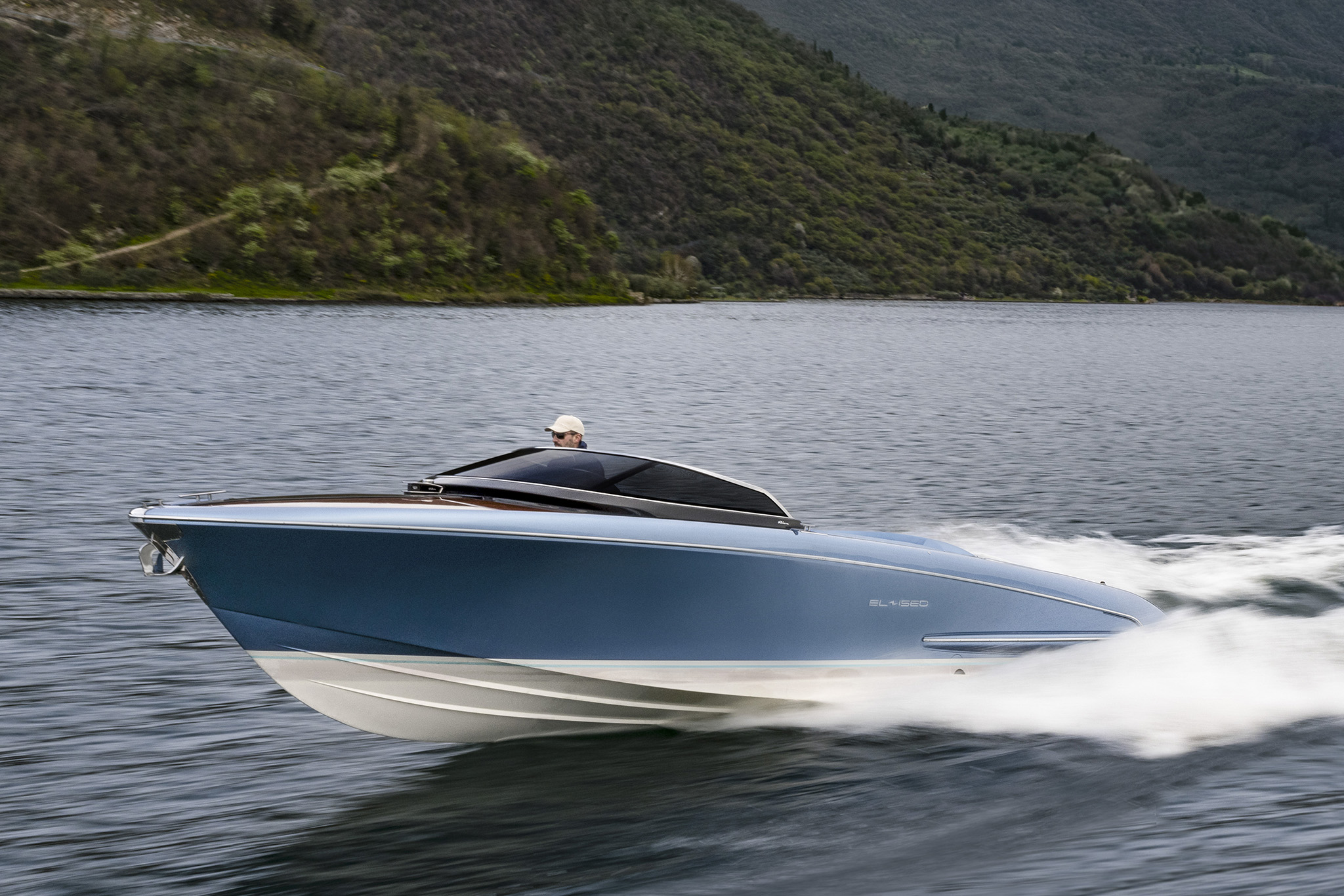 Катер Riva El-Iseo 