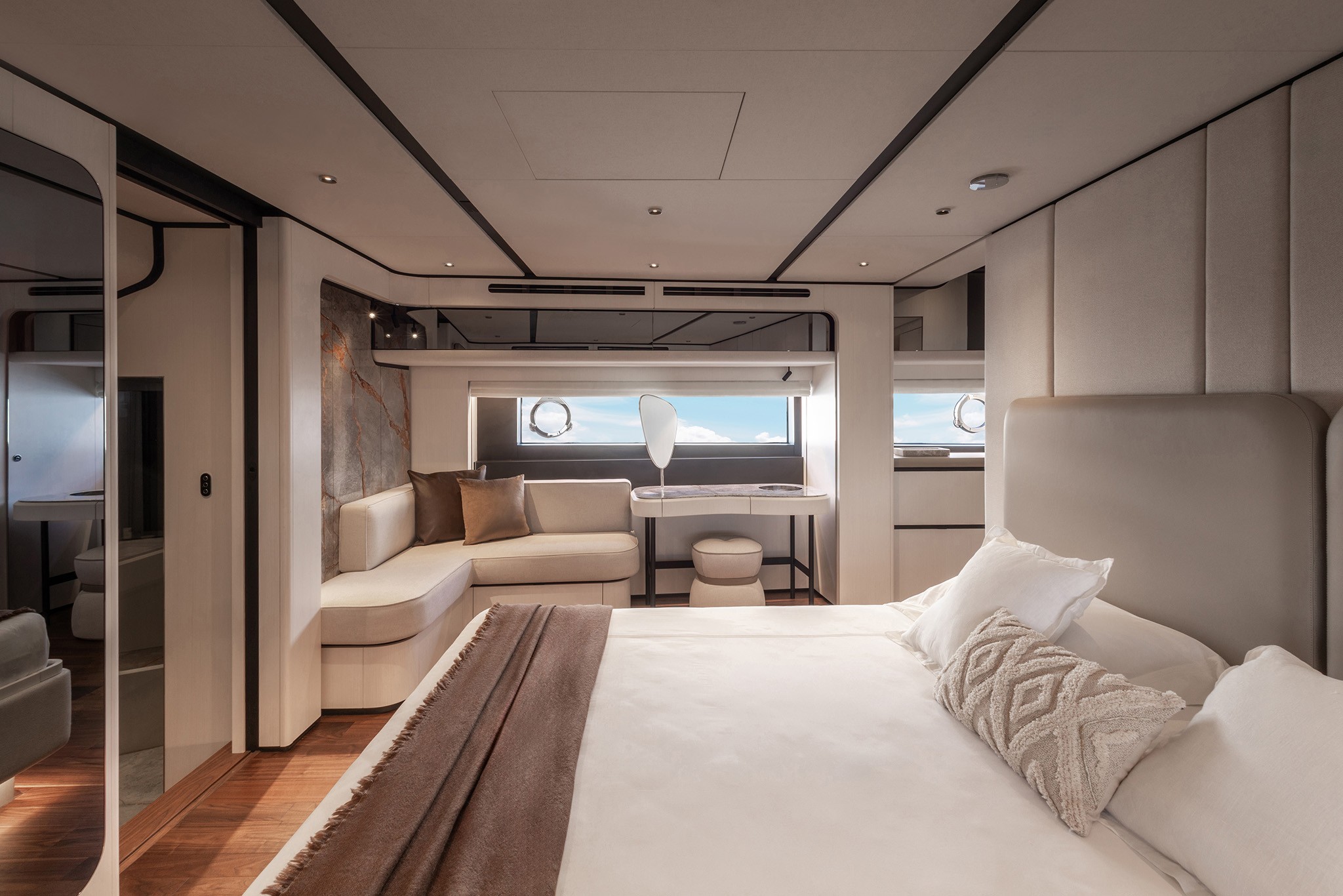 Ferretti Yachts 940