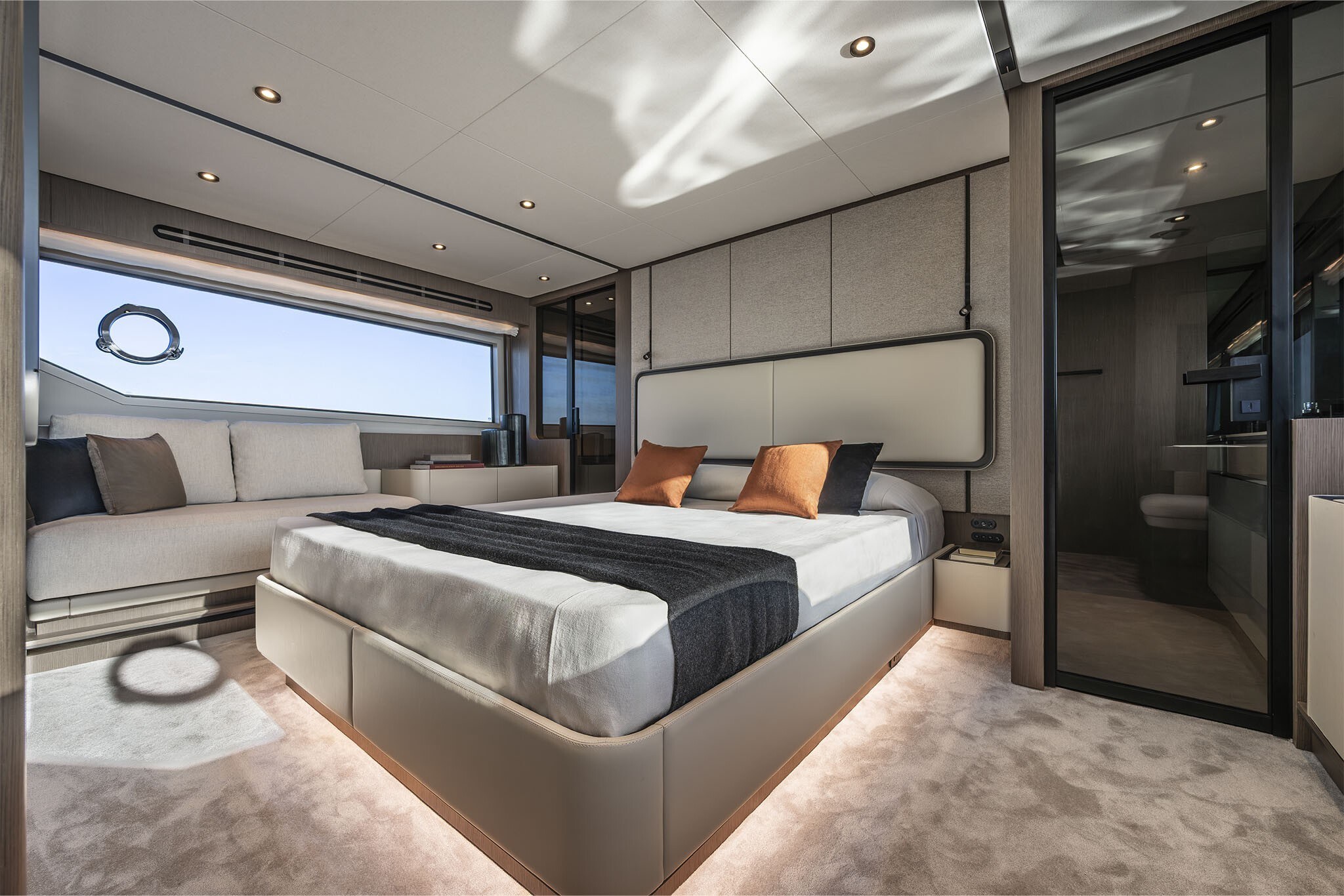 Ferretti Yachts 720 New