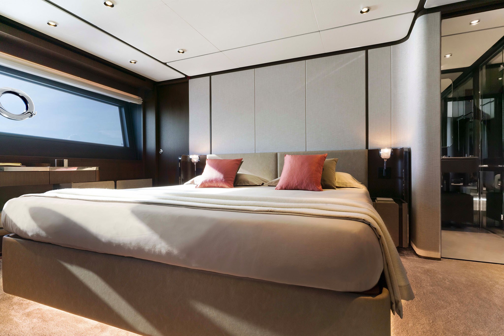 Ferretti Yachts 860