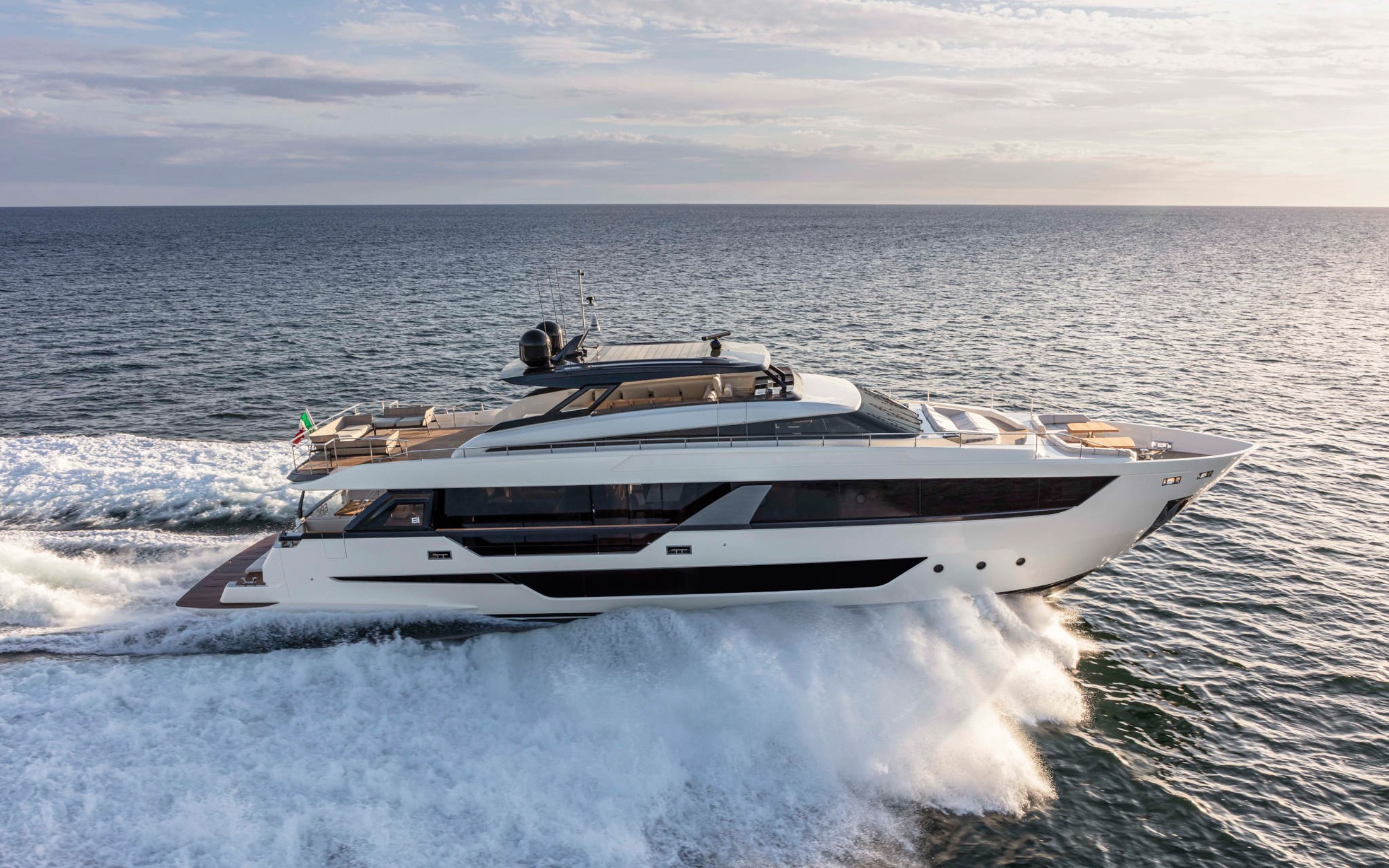 Ferretti Yachts 1000