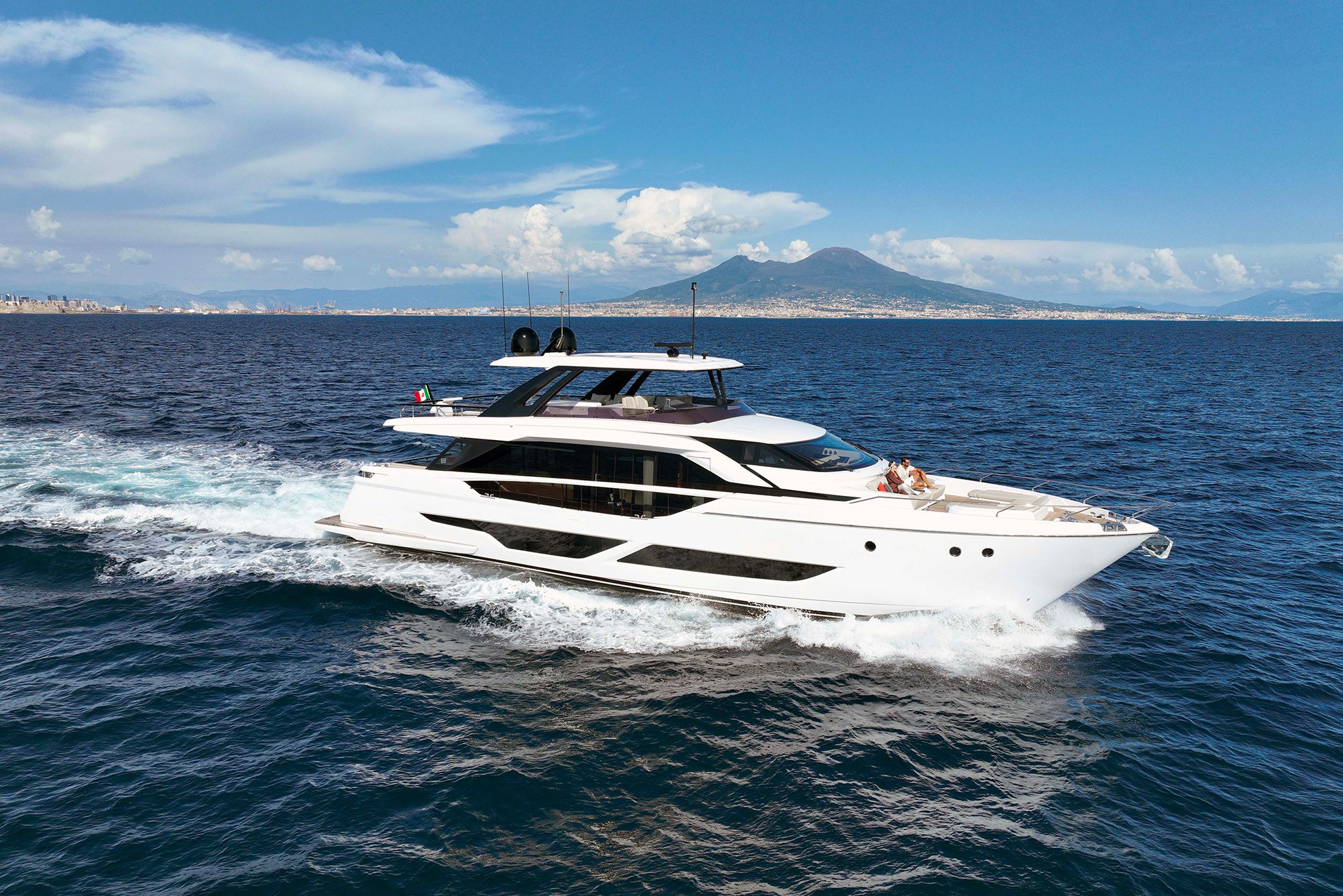Ferretti Yachts 860