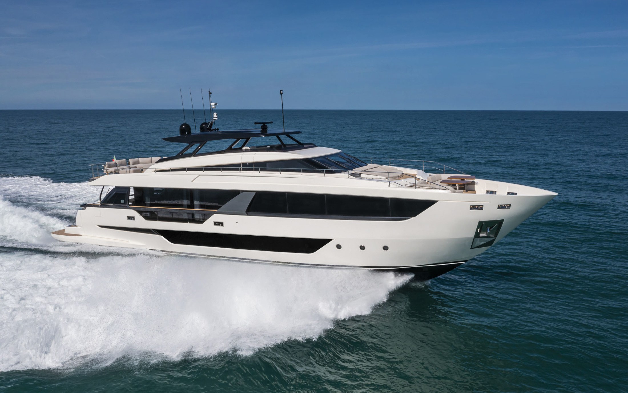 Ferretti Yachts 1000