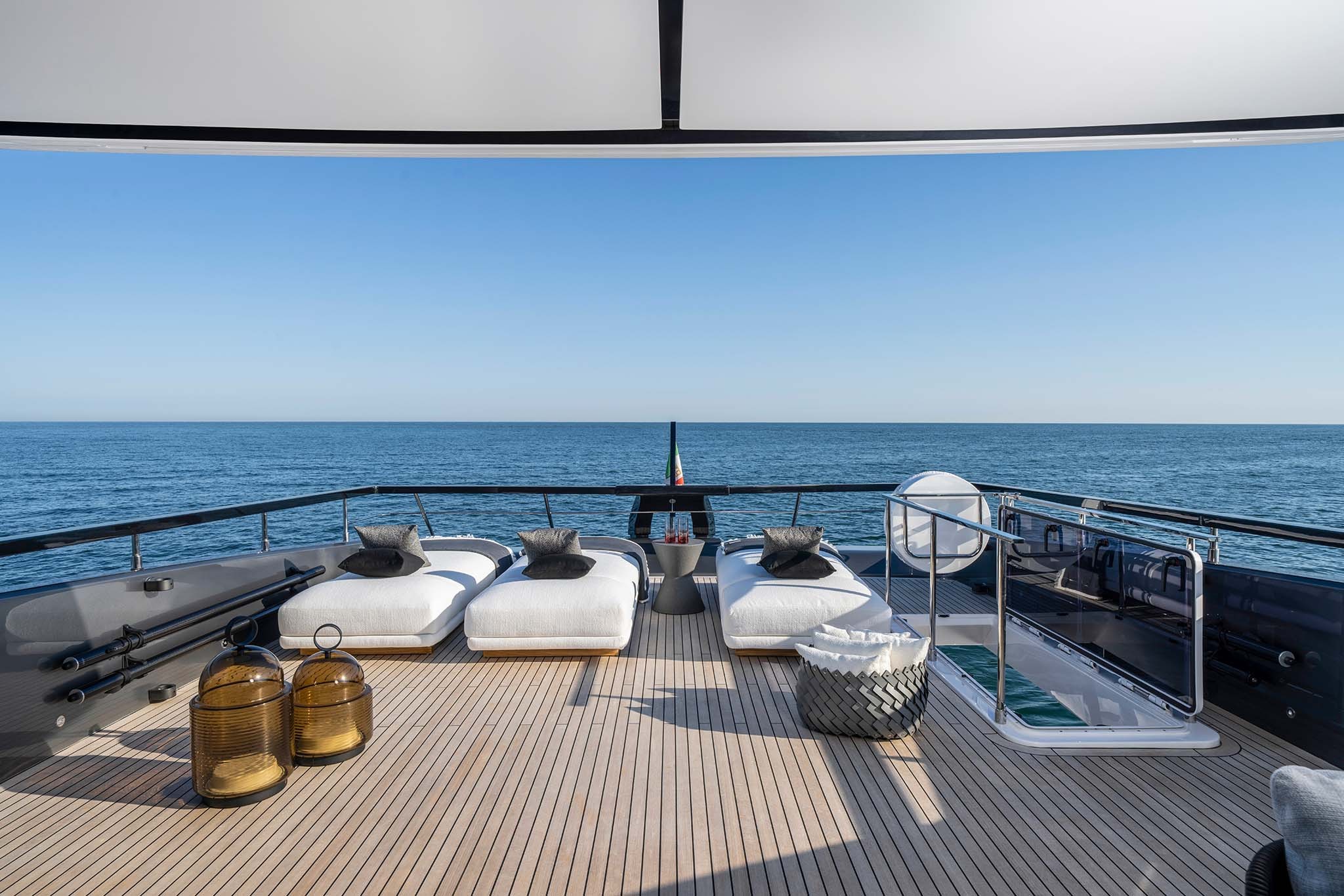 Ferretti Yachts 940