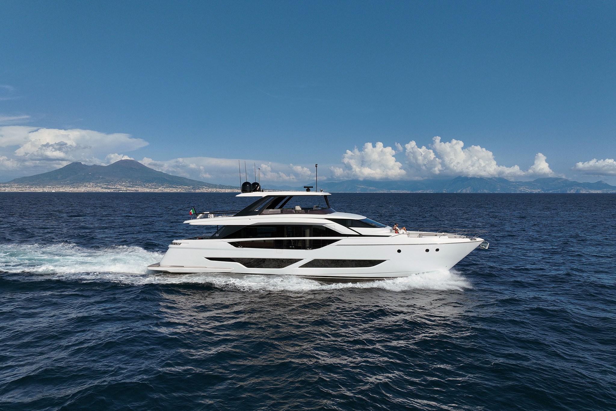 Ferretti Yachts 860
