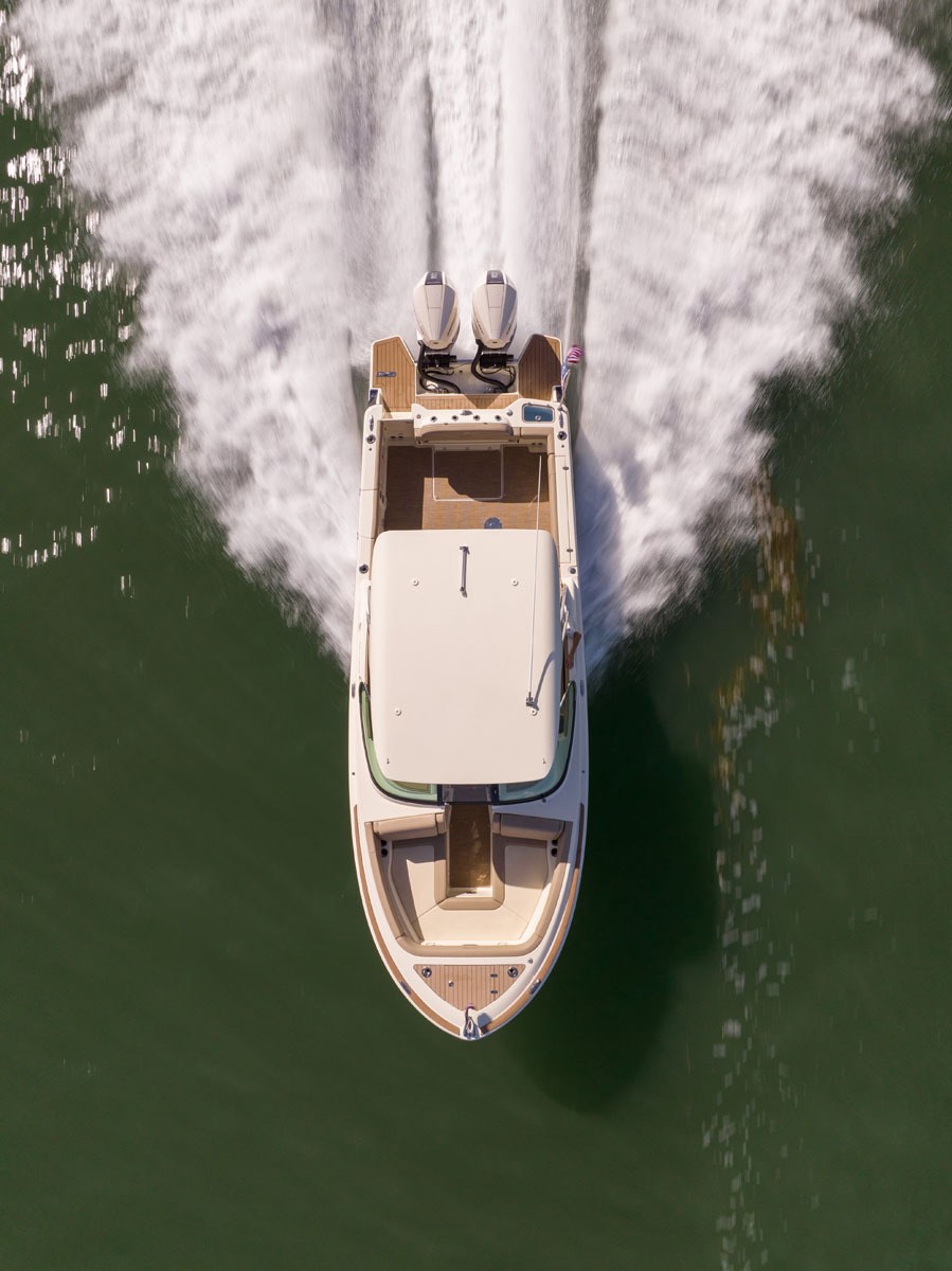 Chris-Craft Calypso 28
