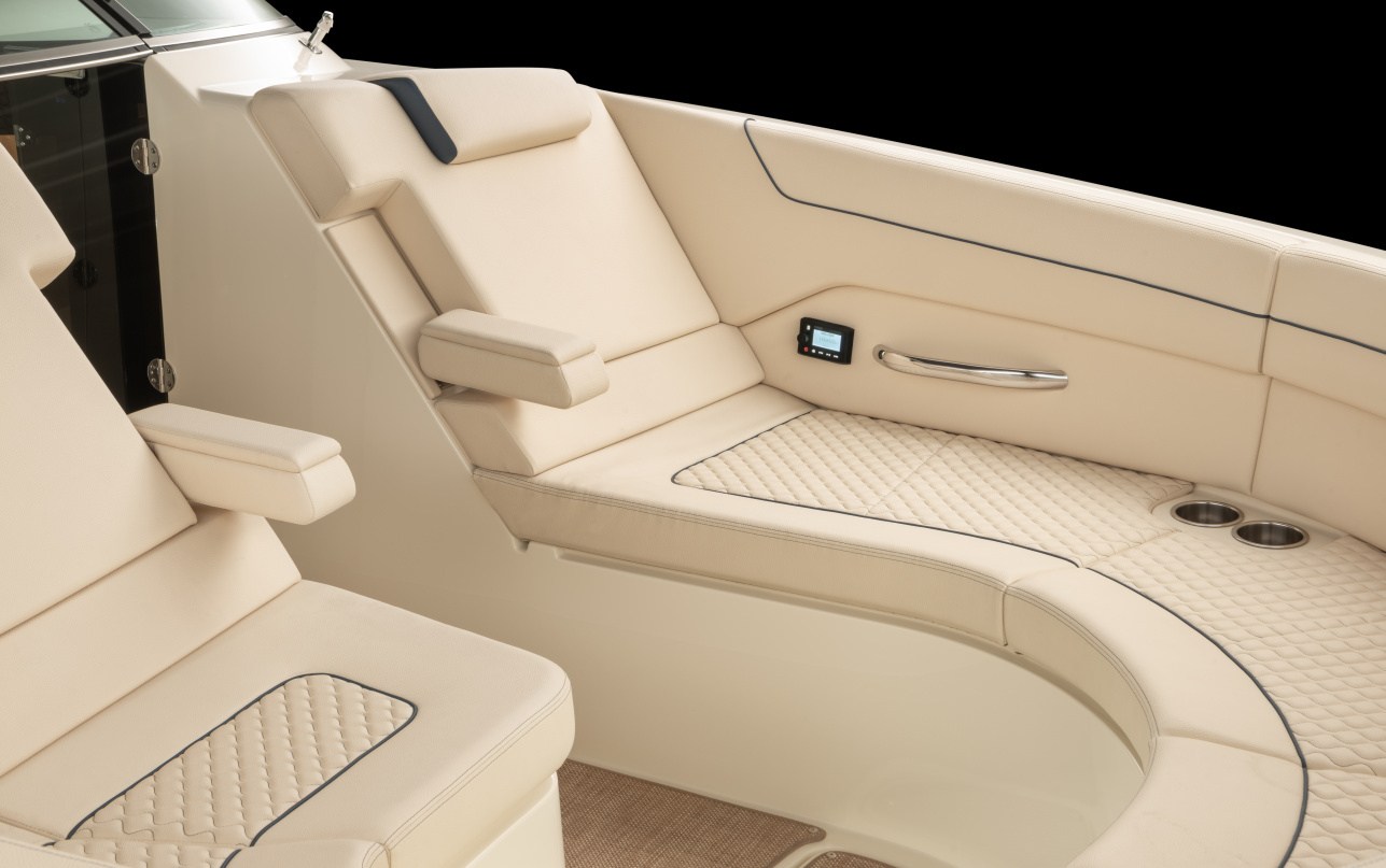 Chris-Craft Launch 35 GT