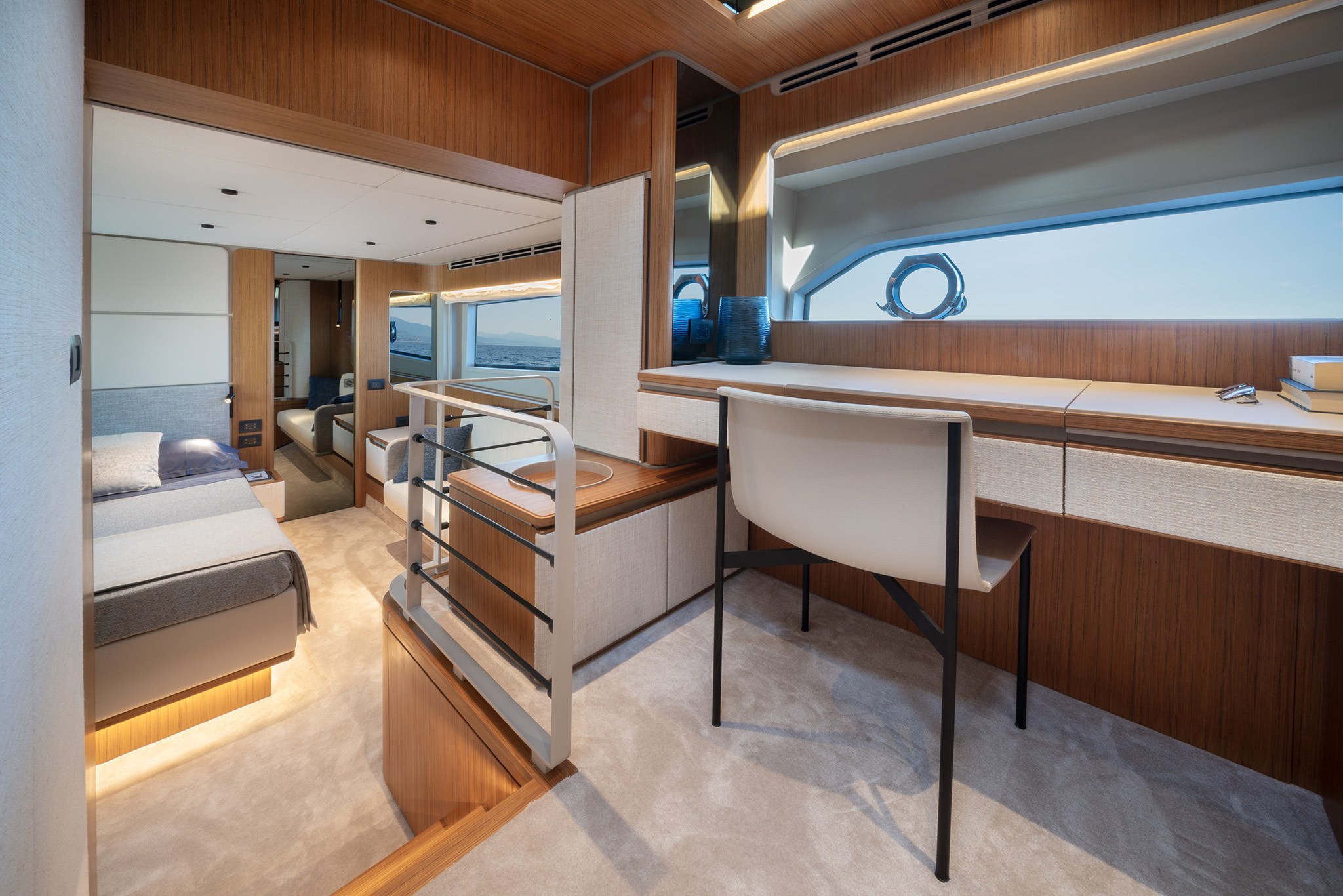 Ferretti Yachts 670