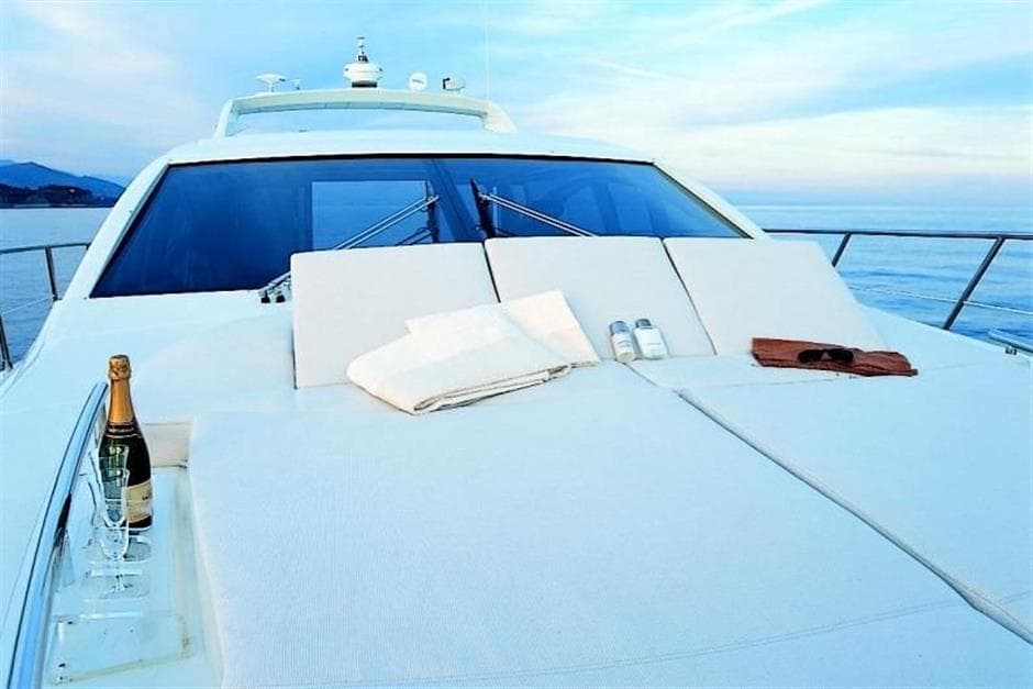 Яхта Azimut 68S