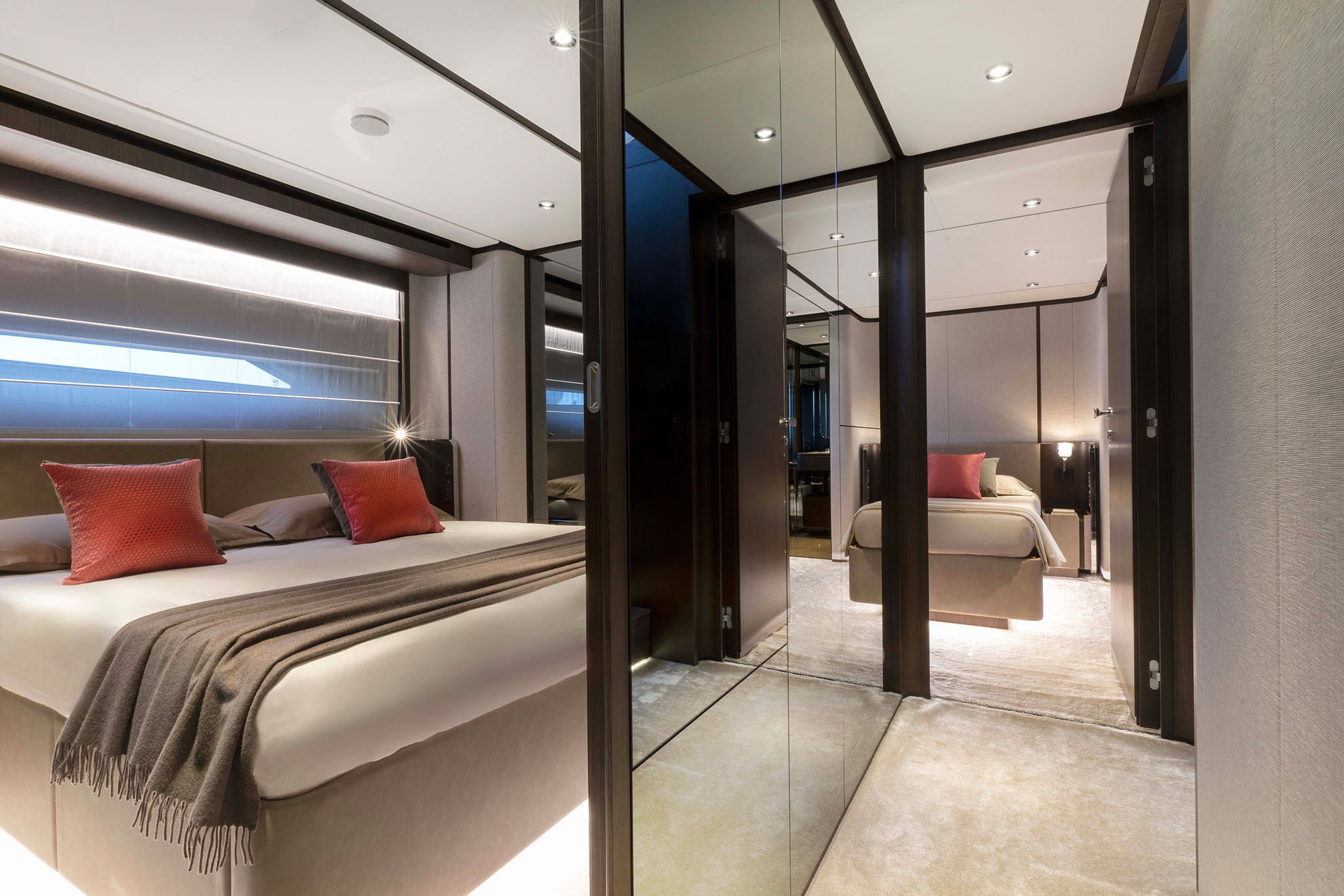 Ferretti Yachts 860