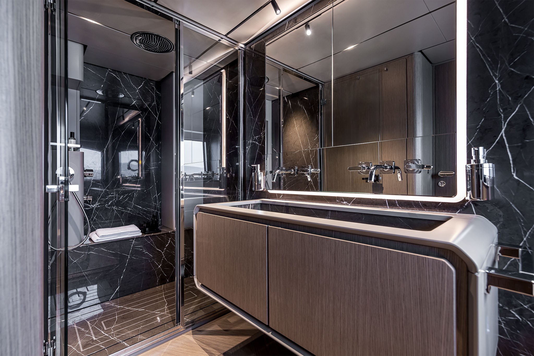 Ferretti Yachts INFYNITO 90