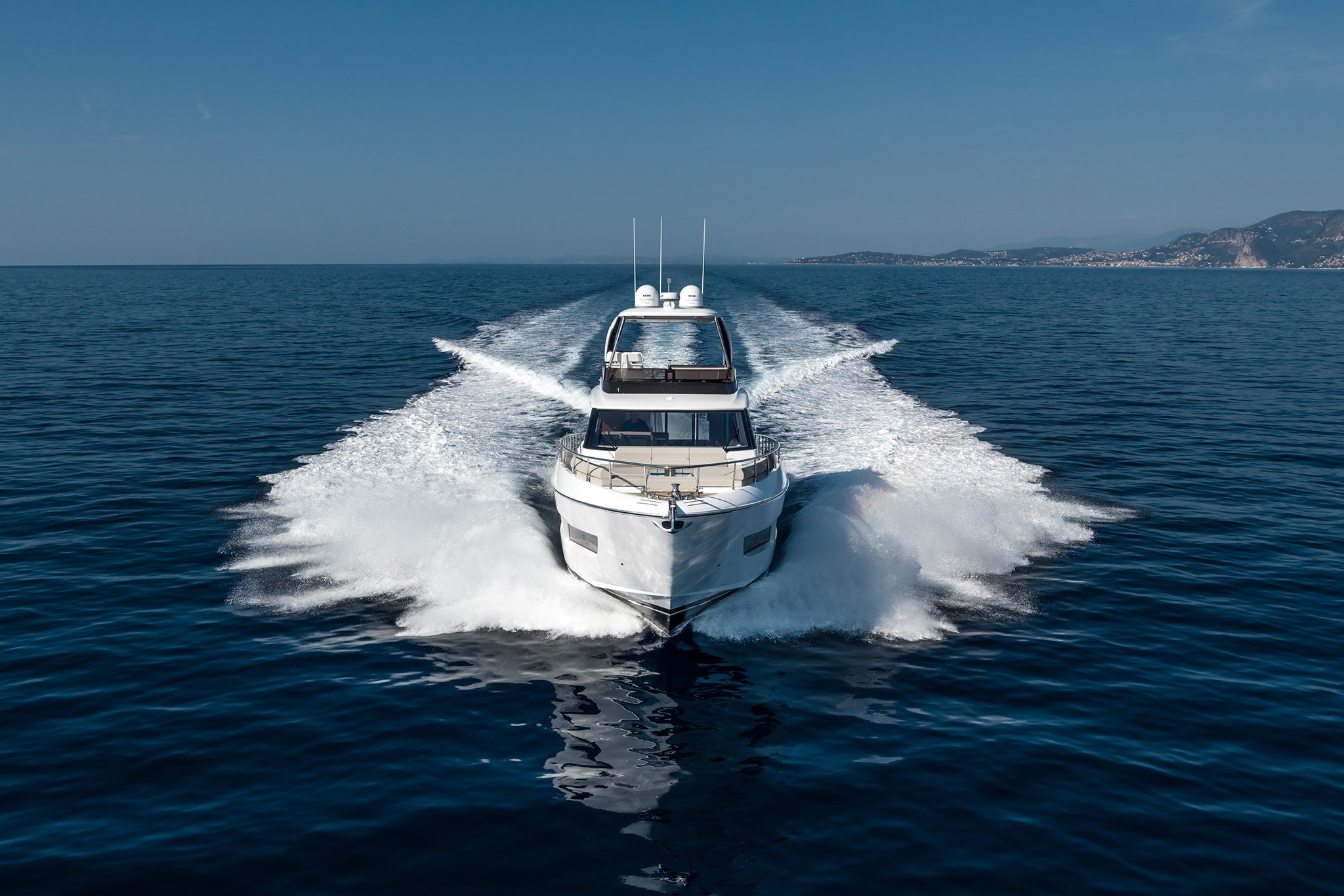 Ferretti Yachts 670