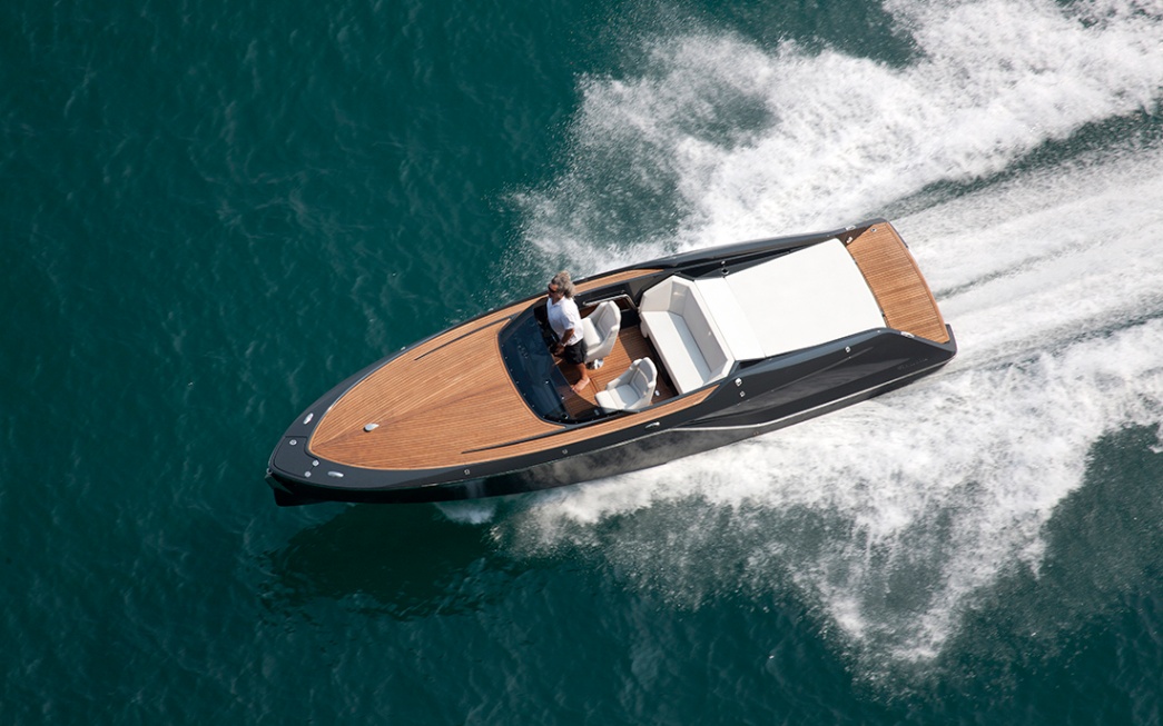 Катер Frauscher 858 Fantom: безупречный стиль