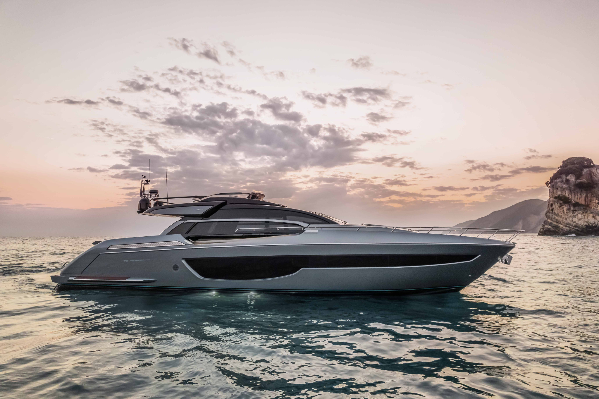 Рестайлинговая Riva 76’ Perseo Super доступна к заказу с поставкой в марте 2023 года.