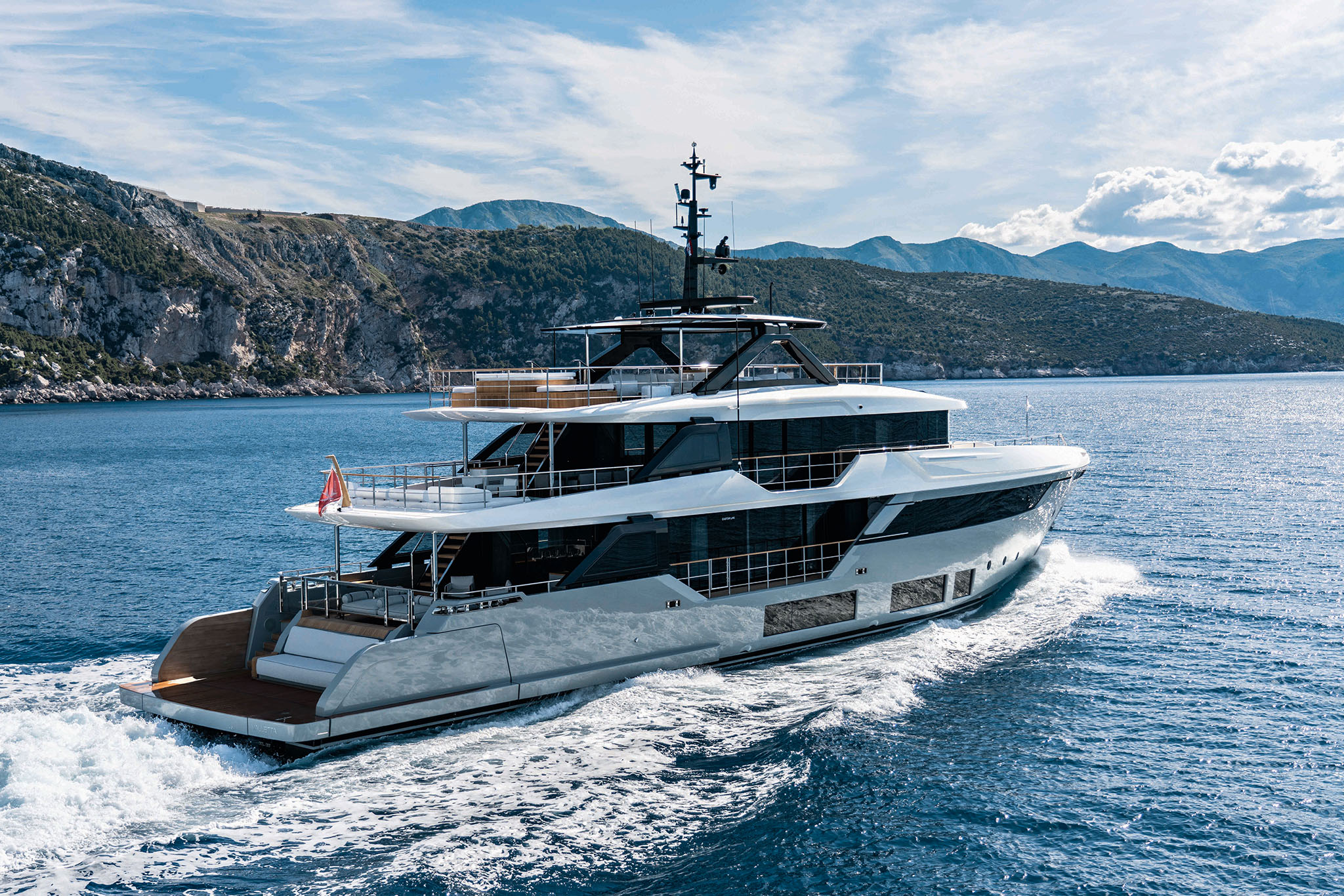 Custom Line Navetta 38