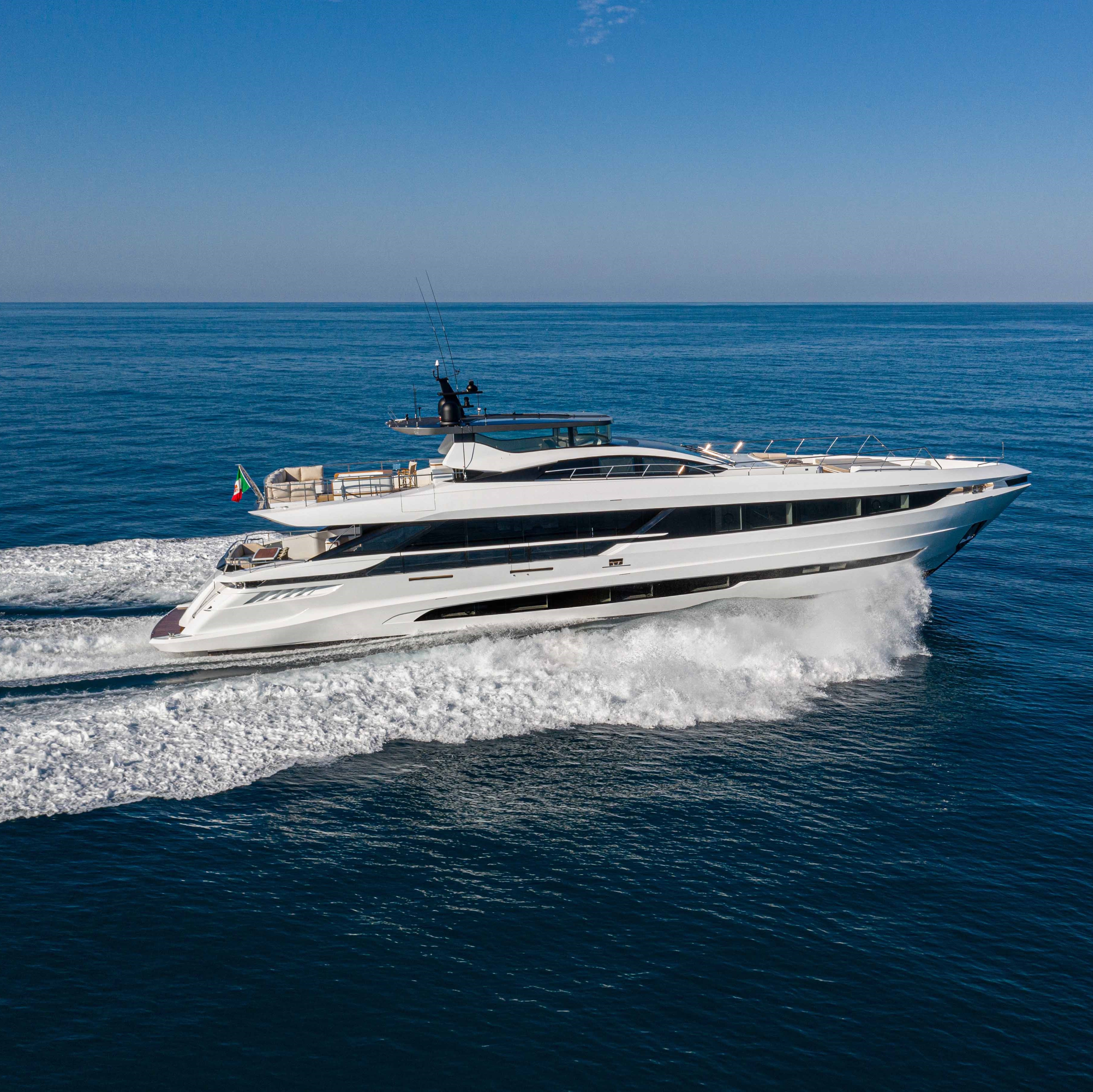 Mangusta GranSport 33 – номинант International Yacht & Aviation Awards 2021