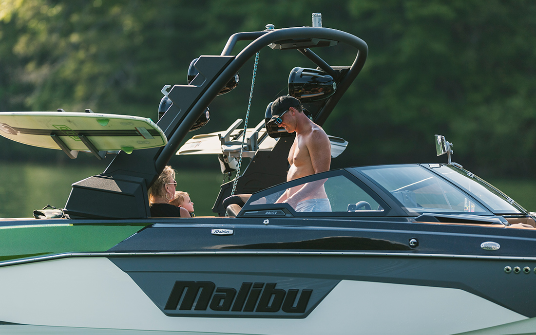 Катер буксировщик Malibu 23 LSV 2021 фото 3.3
