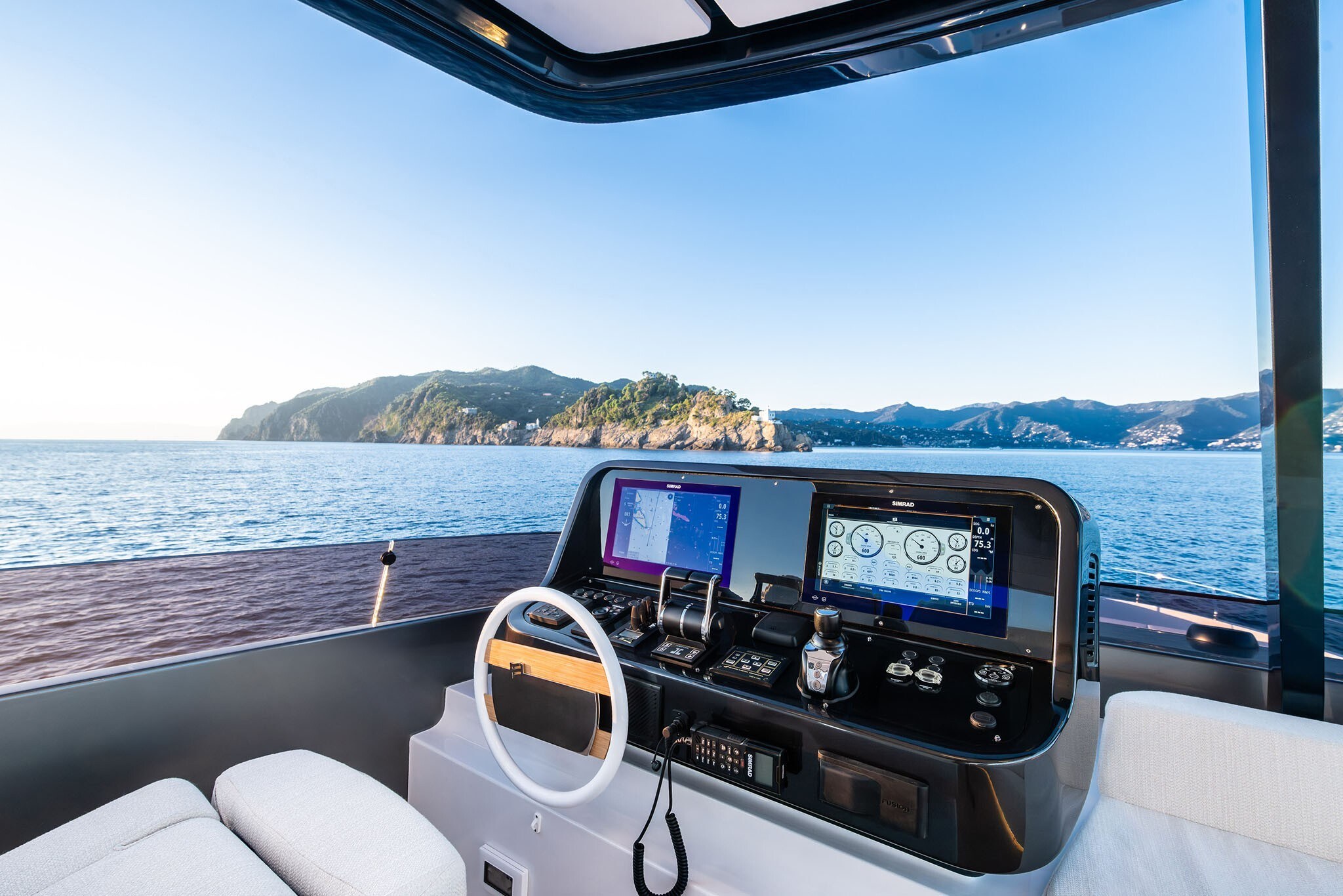 Ferretti Yachts 800
