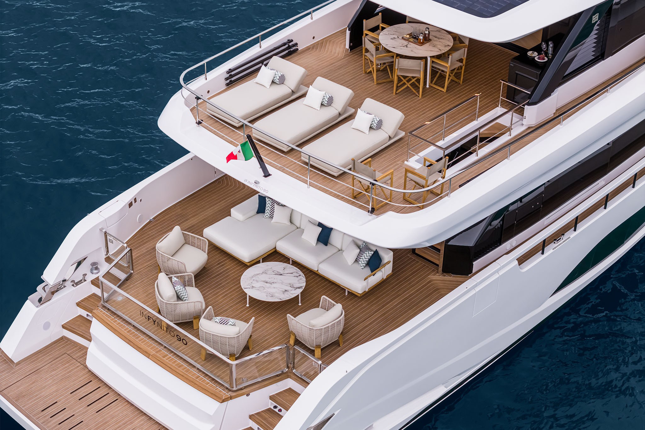 Ferretti Yachts INFYNITO 90