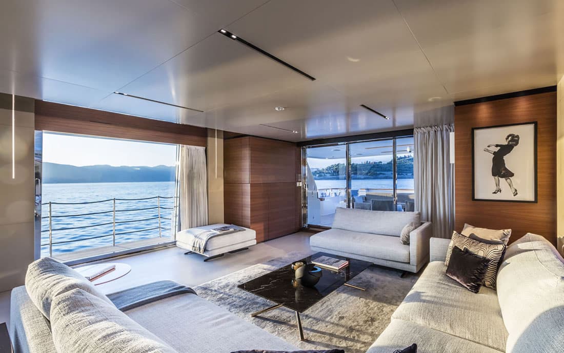 Custom Line Navetta 33