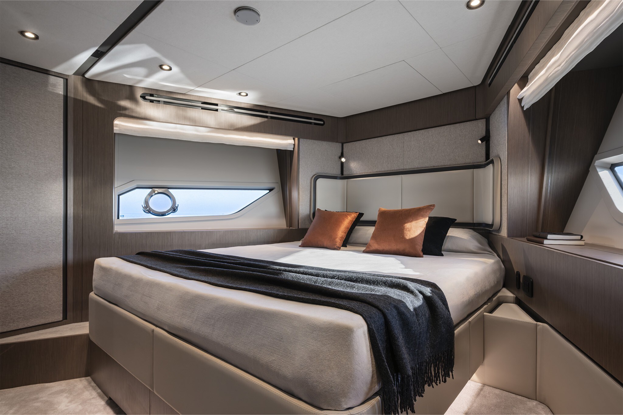 Ferretti Yachts 720 New