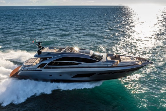 Pershing 8x