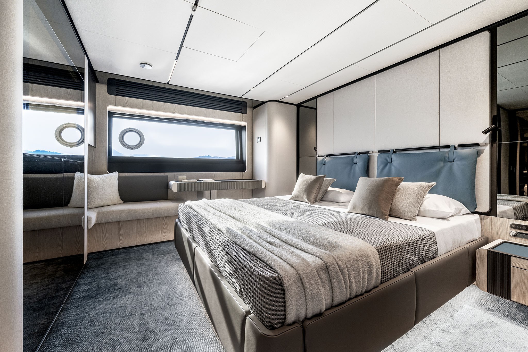 Ferretti Yachts INFYNITO 80