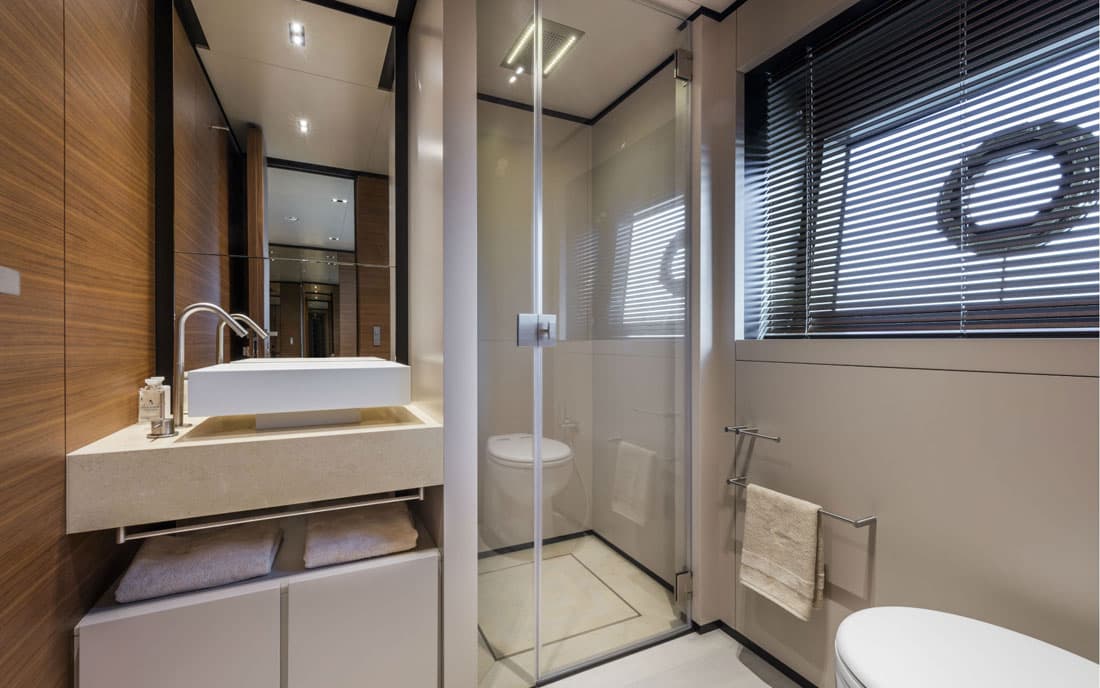 Custom Line Navetta 33
