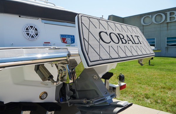 Техническая новинка от Cobalt Boats - E-Step