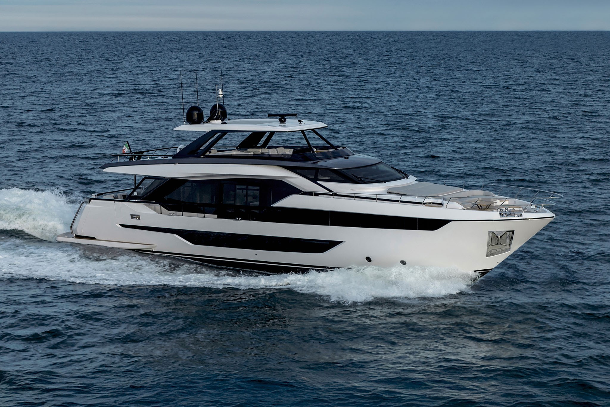 Ferretti Yachts 940