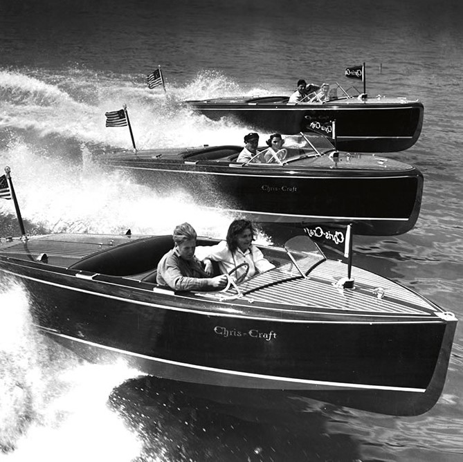 Качество Chris-Craft: американская верфь использует лучшую древесину в отделке катеров