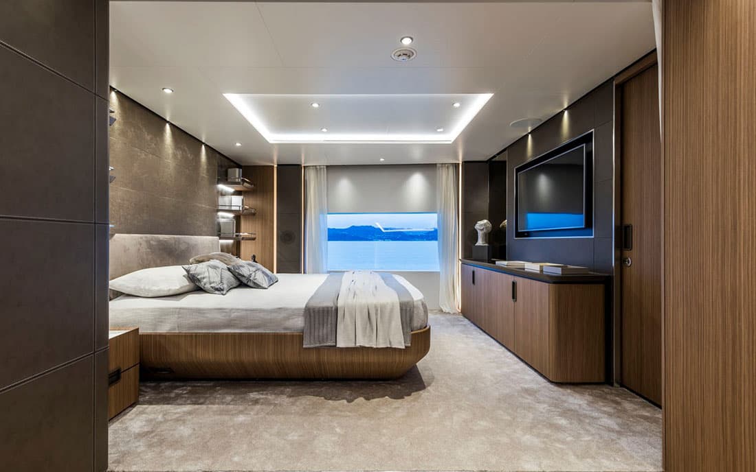 Яхта Custom Line Saetta 120 фото 2.6