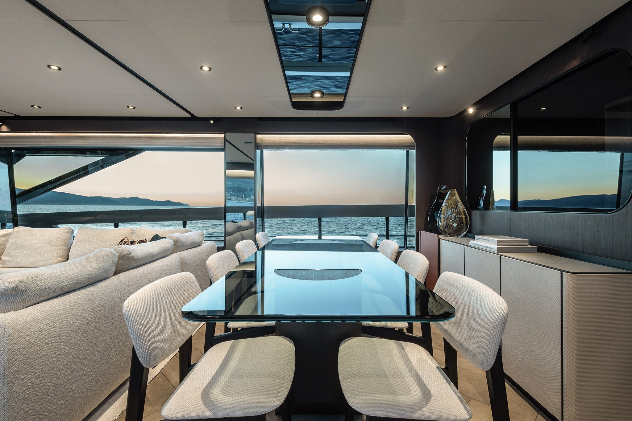 Ferretti Yachts 800